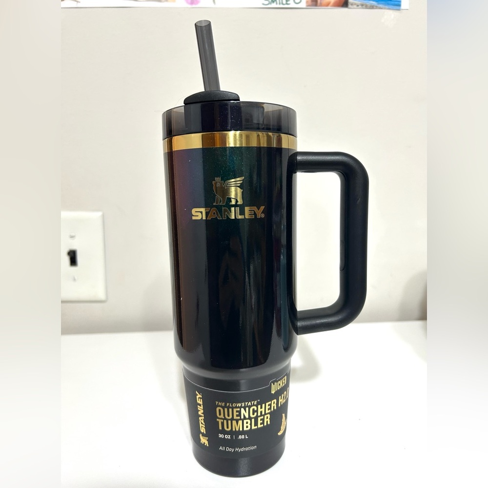 Stanley Wicked Elphaba 30 ounce Quencher Cup NWT - Picture 4 of 8